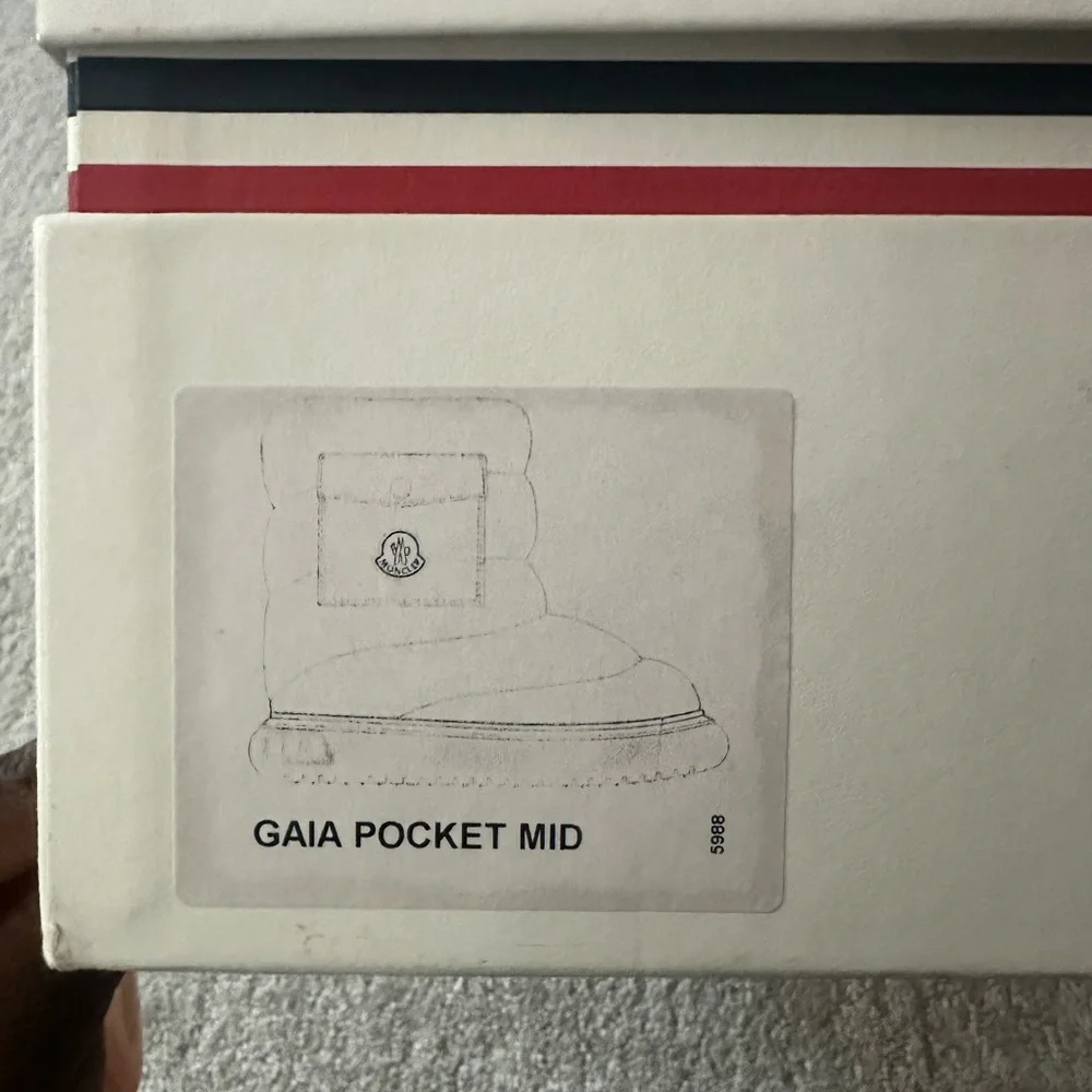 Moncler Bubblegum Pink Puffer Boots - Picture 4 of 6